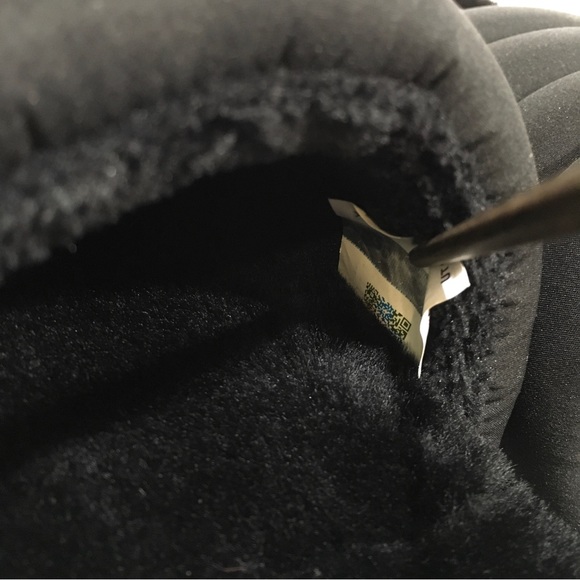 UGG Maxi Slide Platform Puffer Sandals -Black -Women’s US 7 -NEW - Picture 4 of 7